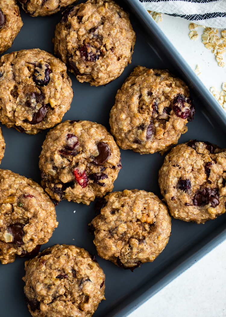 Simple Oat Cookies: Healthier Digestive Biscuits with Dark Chocolate